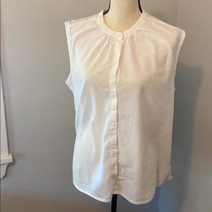 Old navy sleeveless button down